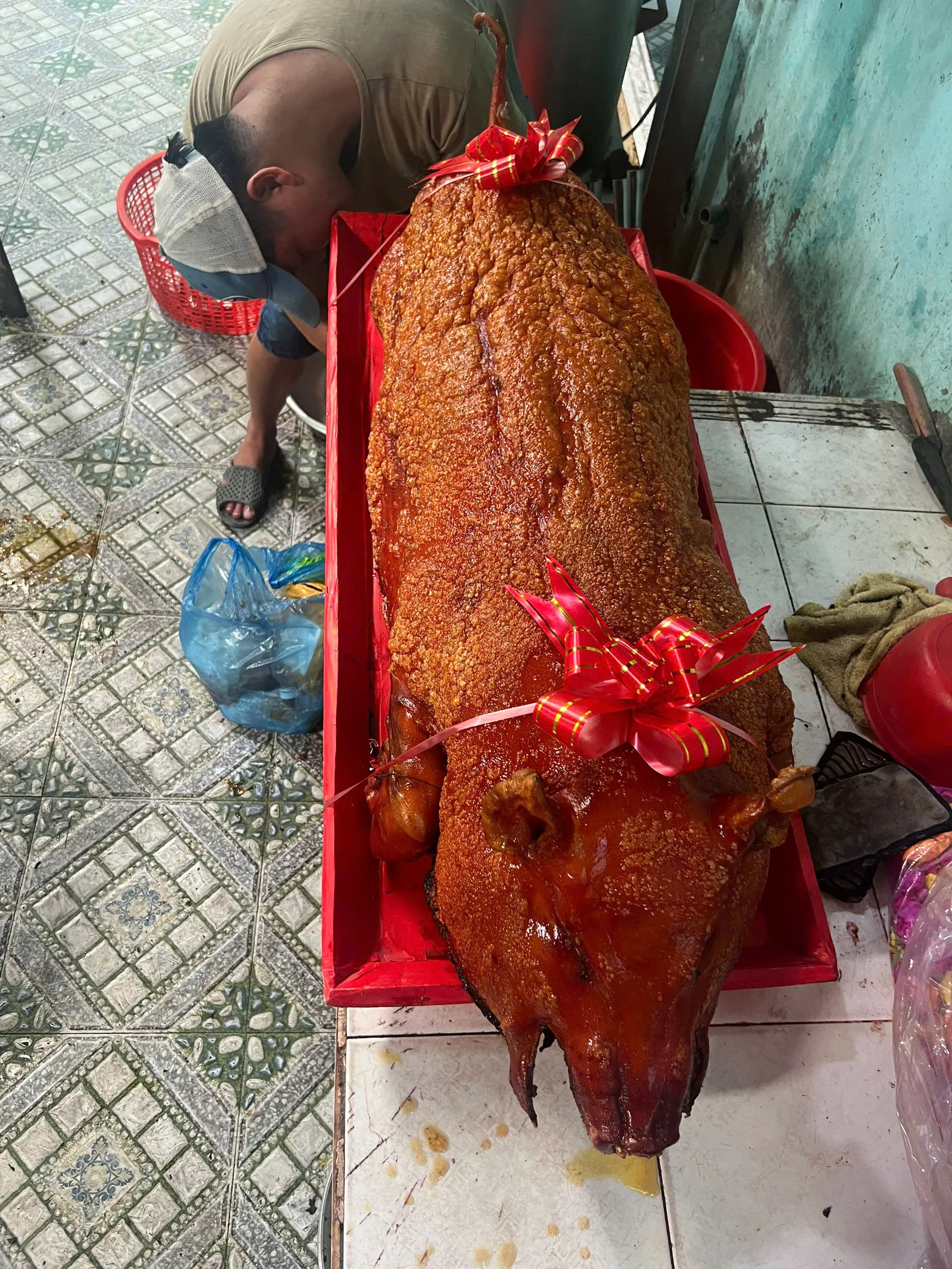 Bí Quyết Chọn Heo Quay Thơm Ngon, Giòn Rụm Cho Bữa Tiệc Cuối Năm